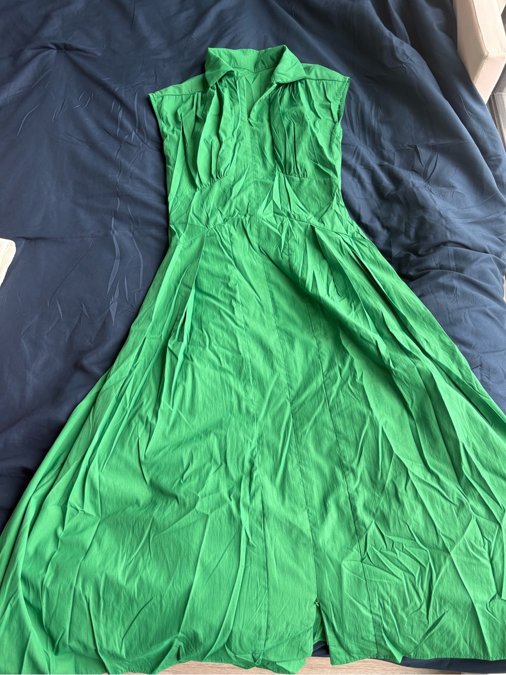 Size M- Sleeveless Collared Maxi Dress in Green - Picture 2 of 6